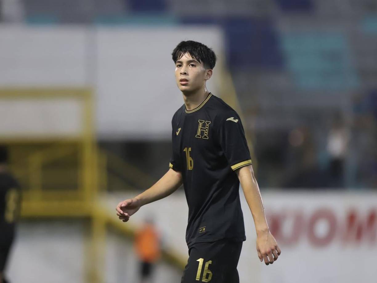 El joven jugador contactó a la Federación de Fútbol de Honduras y recibió la invitación, no dudó en cruzar el océano Atlántico y jugar con la Bicolor.