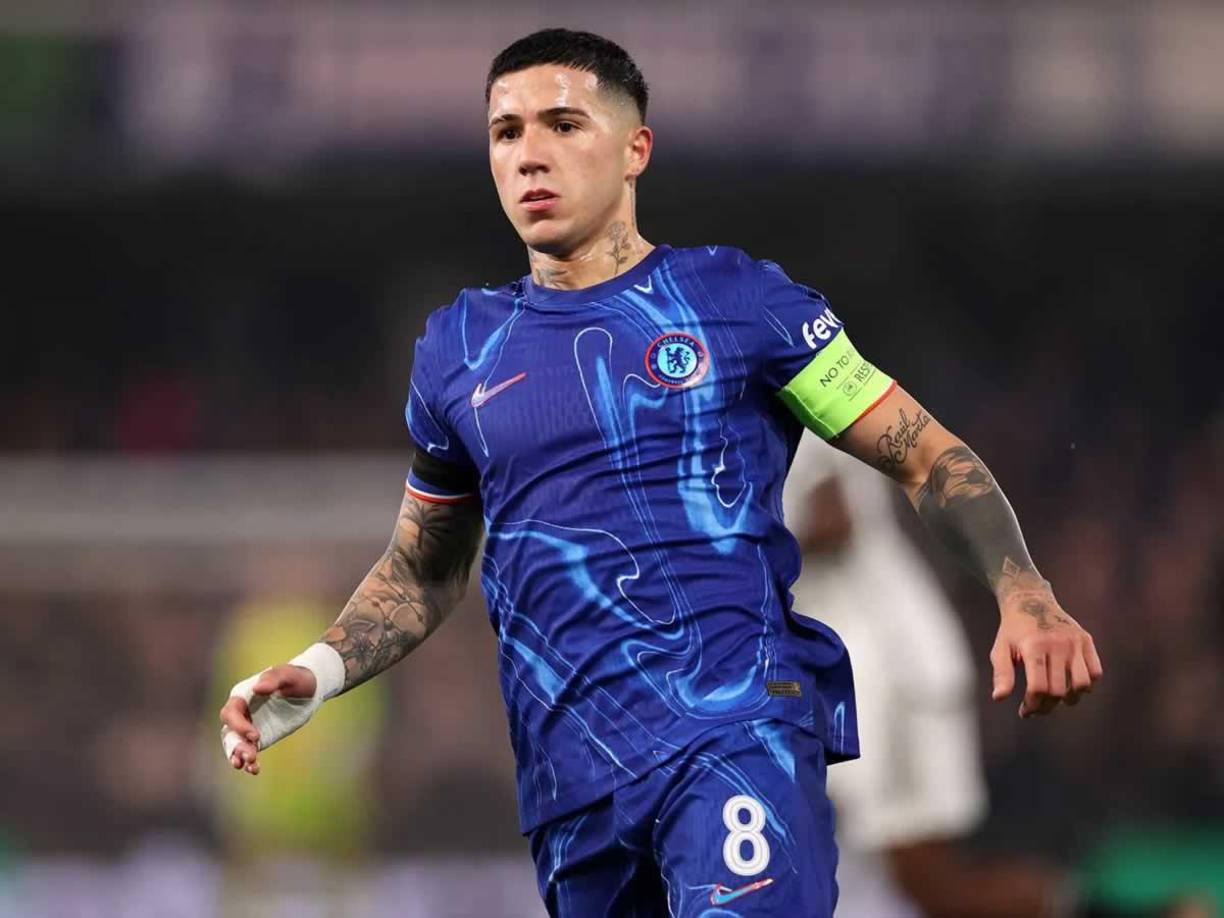 Cabe recordar que recientemente a Enzo Fernández, capitán del Chelsea, se le vinculó con la cantante Nicki Nicole, pero ahora aparece en el mapa Candela Arizaga con unas imágenes que confirmarían el romance.