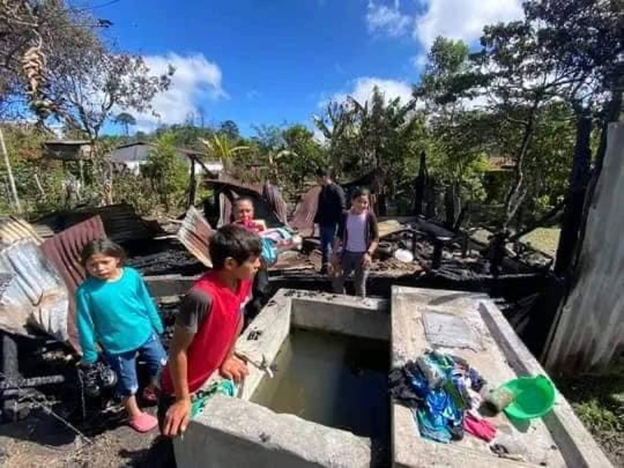 Doña María manifestó que durante la tarde de ayer hubo una discusión entre ambos, lo que habría provocado el enojo de su yerno y en venganza le prendió fuego a la vivienda cuando ella salió a realizar algunas diligencias. 