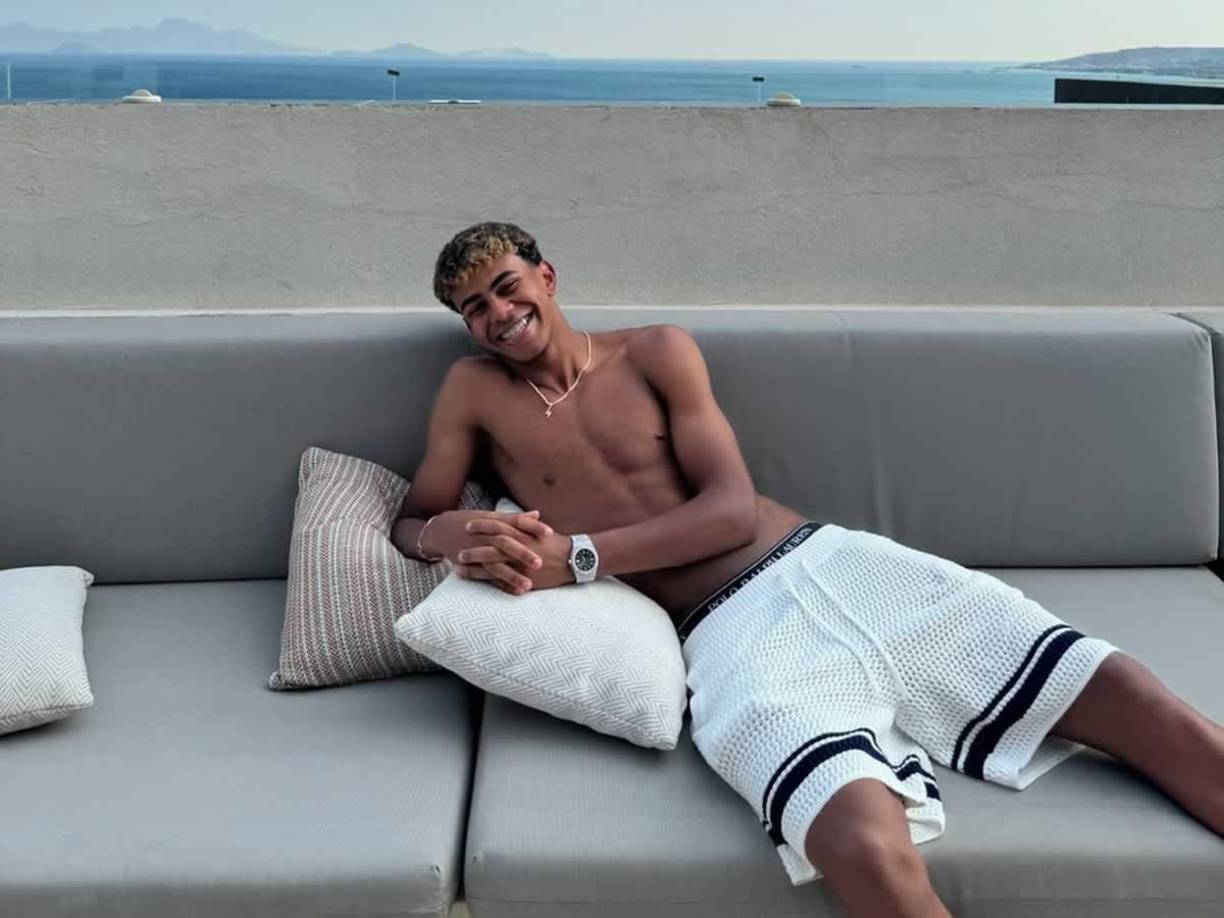 Sin embargo, el Barcelona ha blindado a Lamine Yamal porque lo considera como una futura estrella. Para otro equipo pueda ficharlo deberá pagar su cláusula de rescisión que asciende hasta los 1.000 millones de euros.