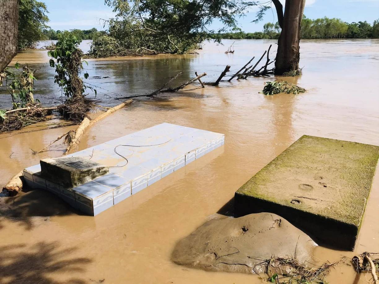 El río Aguán se ensañó con los pobladores de aldea Chapagua cuyos habitantes piden al gobierno ser reubicados; a la fecha no han tenido respuesta. 