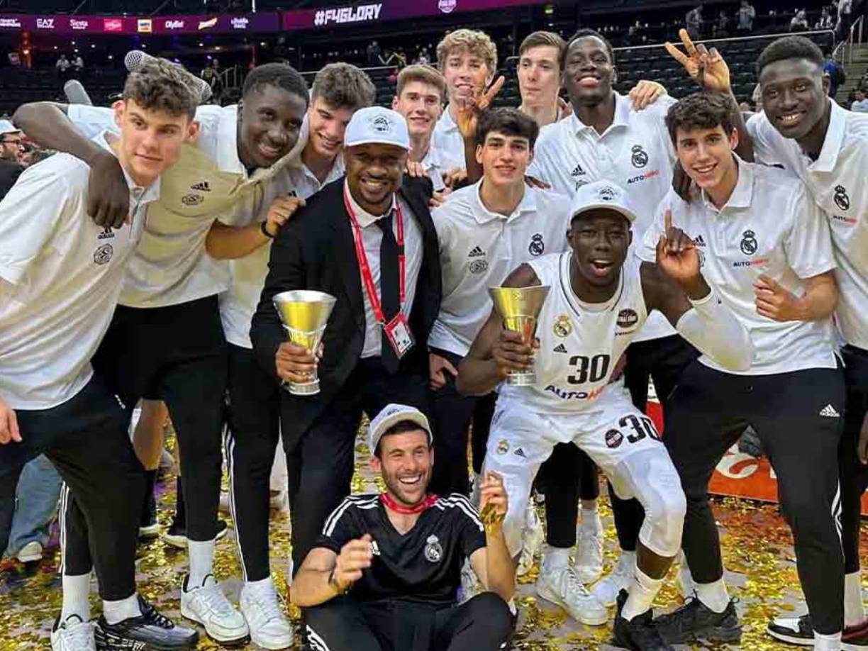 Sumado a lo anterior, el galeno ya ha formado parte en las distintas categorías menores del Real Madrid, en diferentes disciplinas deportivas en donde conquistó títulos.