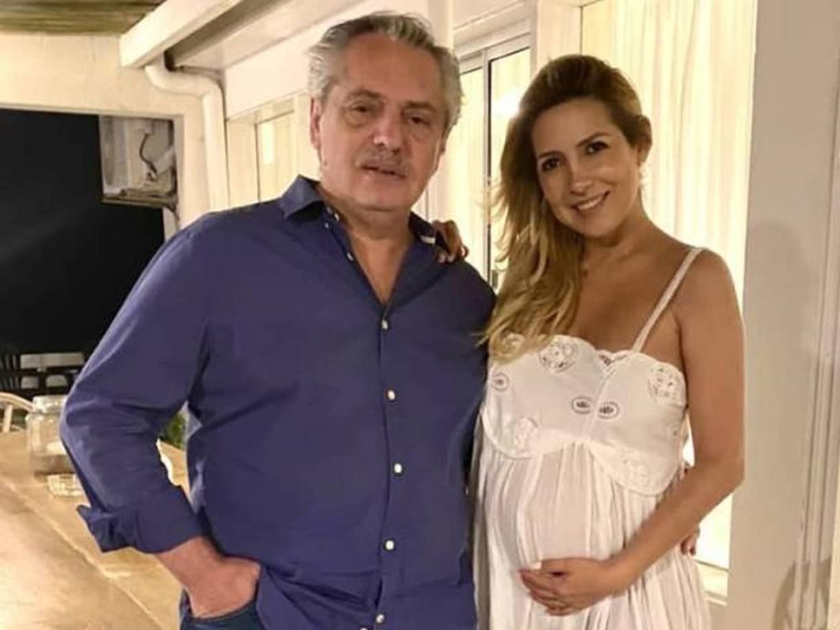 Yáñez también aseguró que sufrió “acoso telefónico y terrorismo psicológico” de parte del exmandatario y que no recibió ayuda pese a que “muchas personas” sabían de la supuesta situación de violencia en la pareja mientras ambos convivían en la residencia presidencial de Buenos Aires. 