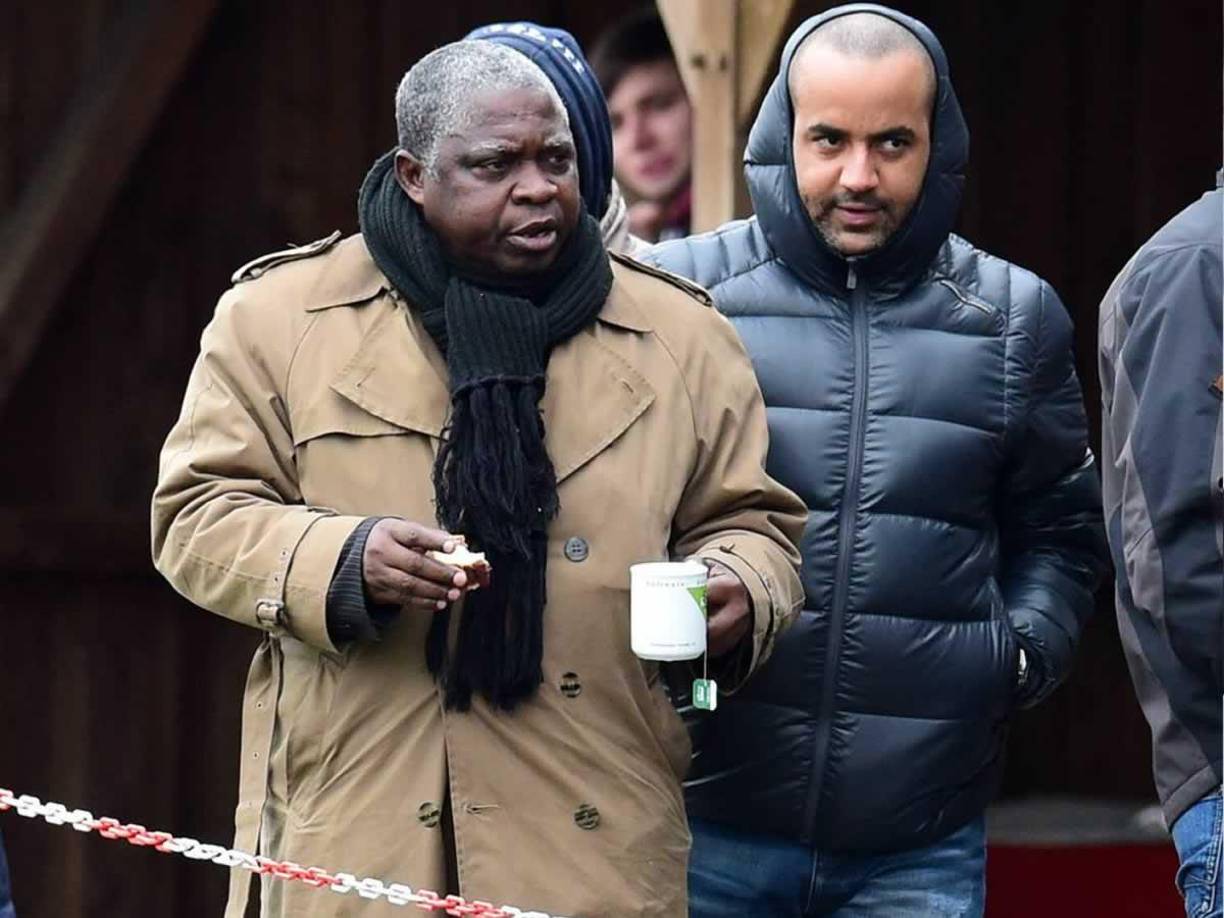 Joseph Moukoko, quien hasta hora era reconocido como su padre, ha admitido bajo juramento que no es el progenitor biológico del futbolista propiedad del Borussia Dortmund.