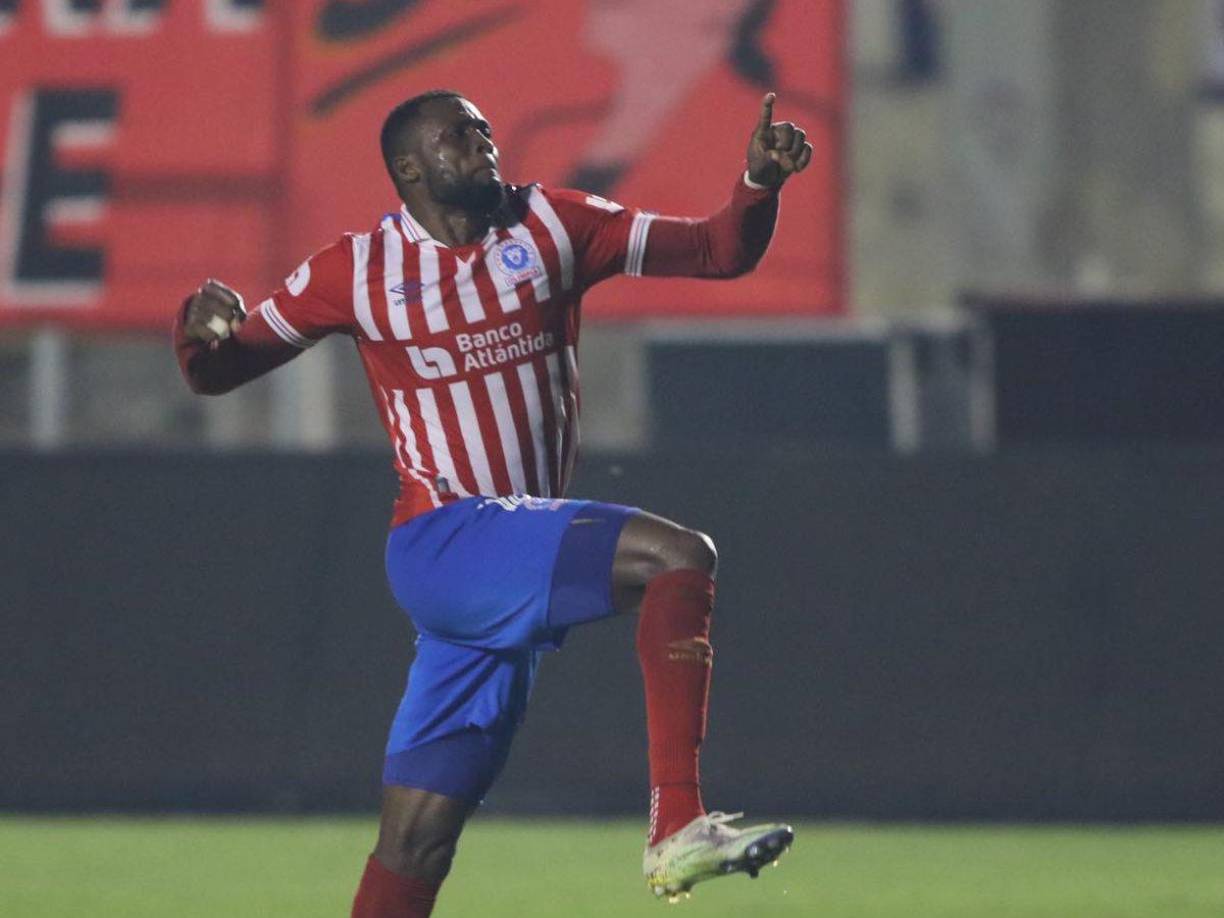 Tras el pitazo final, Yustin Arboleda no pudo contener la emoción por el pase a la final del Clausura 2024. 