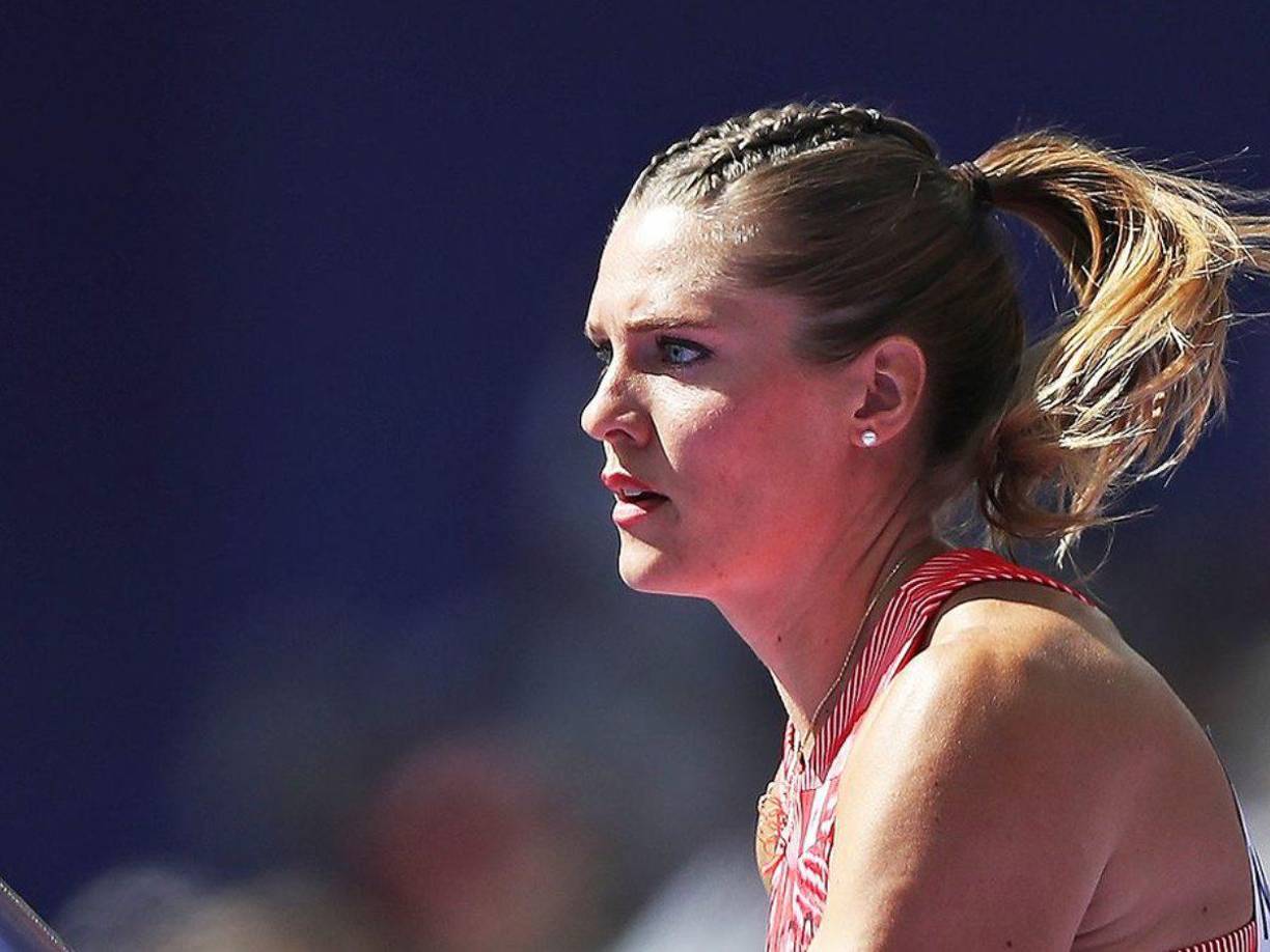 La atleta de 30 años logró un excelente salto de 4,85 metros para, no solo colgarse el bronce olímpico, sino también imponer un nuevo récord en esta disciplina en su país Canadá.