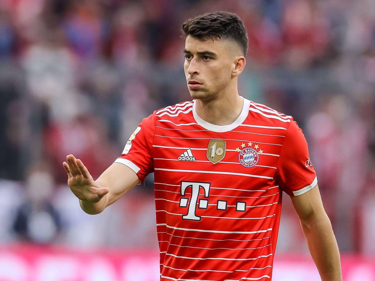 Tal y como informa “Relevo”, el mediocentro español Marc Roca, de 25 años y en las filas del Bayern Múnich, está a punto de firmar por el conjunto inglés Leeds United después de una nueva temporada en la que no ha tenido todas las oportunidades que le gustaría en el equipo bávaro.