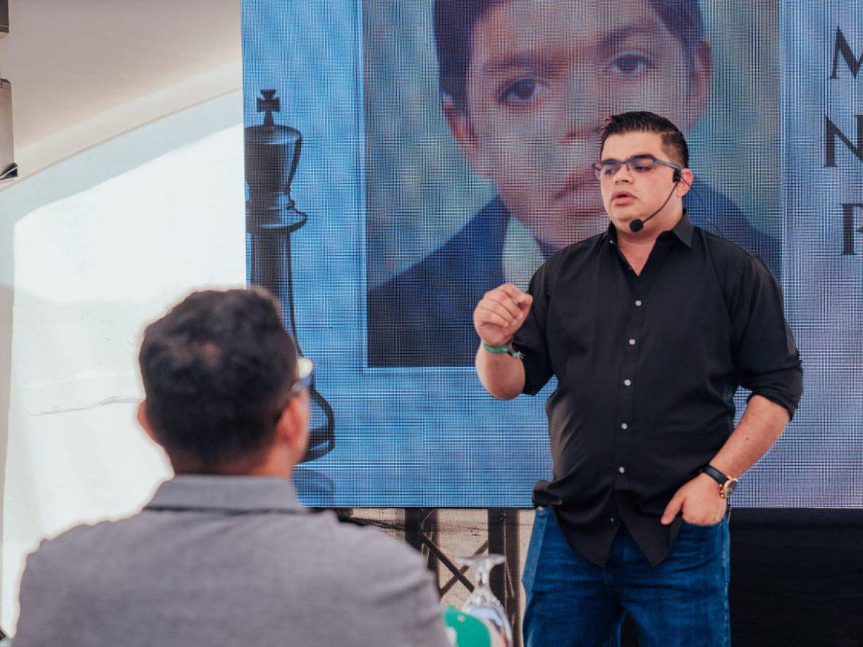 Rely también se enfocará de lleno a impartir conferencias .