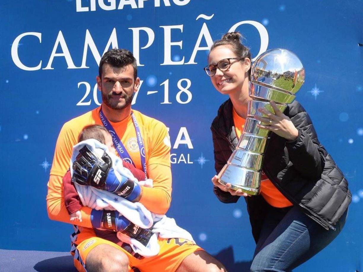  El portero sucumbió a una larga enfermedad a la joven edad de 37 años. 