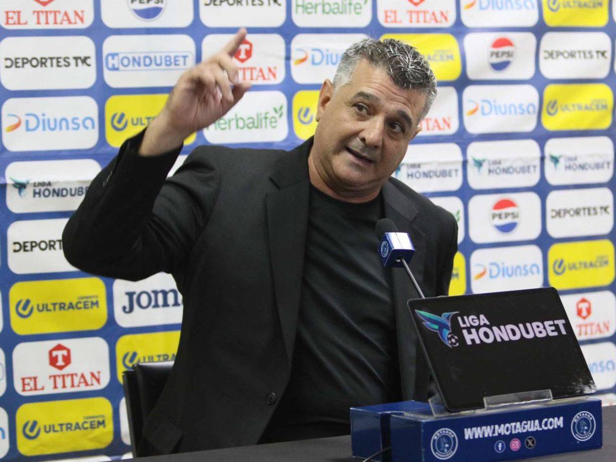 Diego Vázquez también se molestó con los periodistas que le recordaron que Motagua no ha ganado clásicos en lo que va del Apertura 2024.