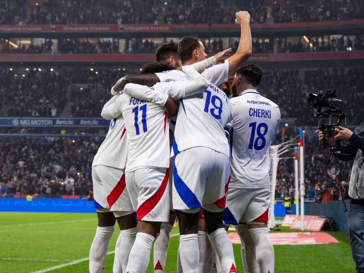 Por sus filas han pasado figuras como los franceses Karim Benzema, Hugo Lloris, Alexandre Lacazette o Jean Tigana, los brasileños Sonny Anderson o Juninho Pernambucano, o el argentino Lisandro López.