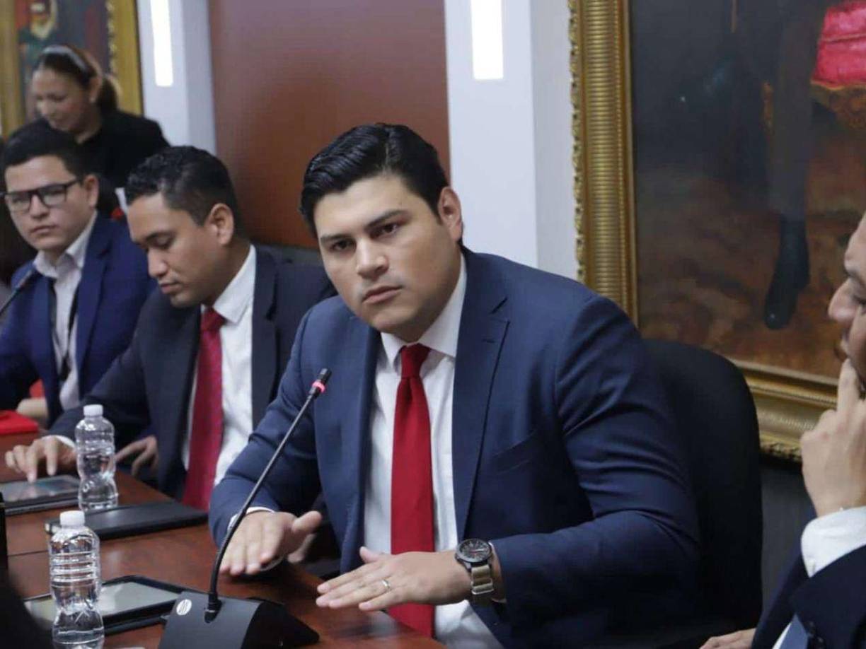 Pero fue a mediados de este año que comenzó a notarse su delgadez. 