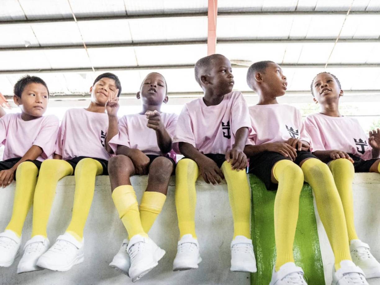 La mañana del domingo 2 de febrero <b>Inter Miami CF</b> y <b>Royal Caribbean International</b> unieron fuerzas para organizar la primera clínica internacional de fútbol juvenil del Club, brindando una experiencia inolvidable para 40 jóvenes atletas de la Deportivo Italia Academy y la Fundación Casa Esperanza en la Ciudad de Panamá, Panamá.