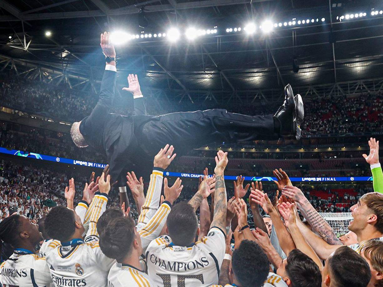 Carlo Ancelotti festejó una nueva Champions League y fue elevado por los aires de Wembley, el DT es una leyenda de la competición.