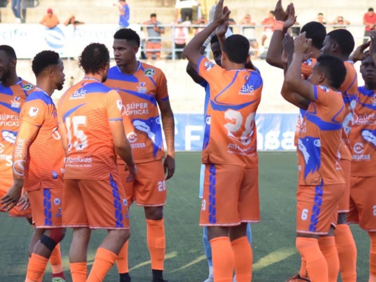 Sorpresa. Los Lobos de la UPNFM han tomado la decisión histórica de contar en sus filas con extranjeros de cara a la próxima campaña. Al club se estará sumando un preparador físico cubano y jugadores del exterior. 