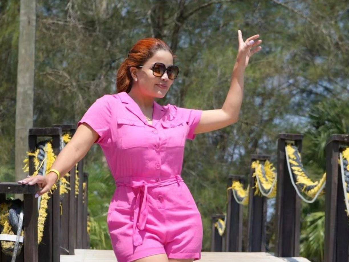 ”Ni quiera Dios, Carlos Pavón es un engreído, prepotente”, comenzó diciendo Ariela en plena emisión de uno de los noticieros del canal HCH.