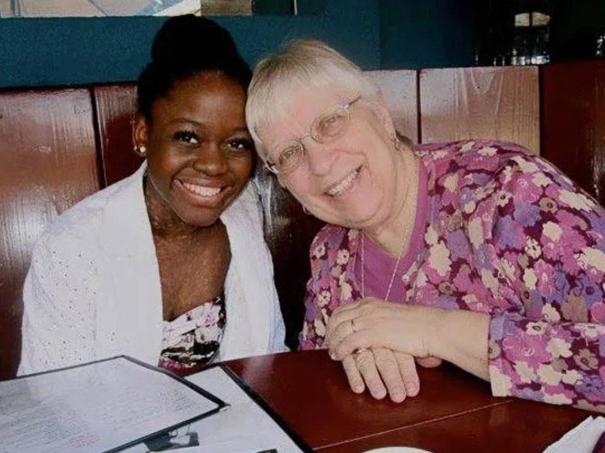  Elaine DePrince murió el 11 de septiembre durante “un procedimiento de rutina en preparación para una cirugía”, según un comunicado de la portavoz de la familia, Jess Volinski. 