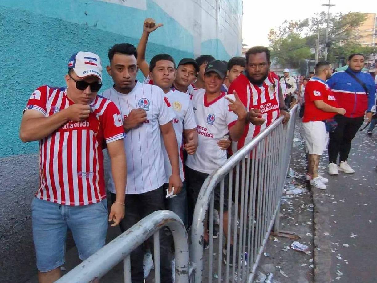 Desde tempranas horas la afición merengue se hizo presente en el recinto capitalino para presenciar el juego entre Olimpia vs Olancho FC. 
