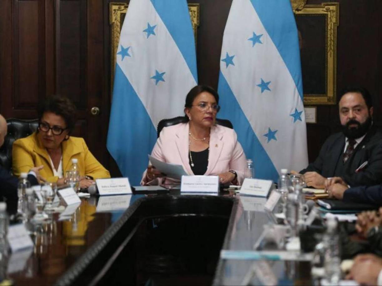 Asimismo, a la presidenta Xiomara Castro se le vio muy seria durante su intervención. 