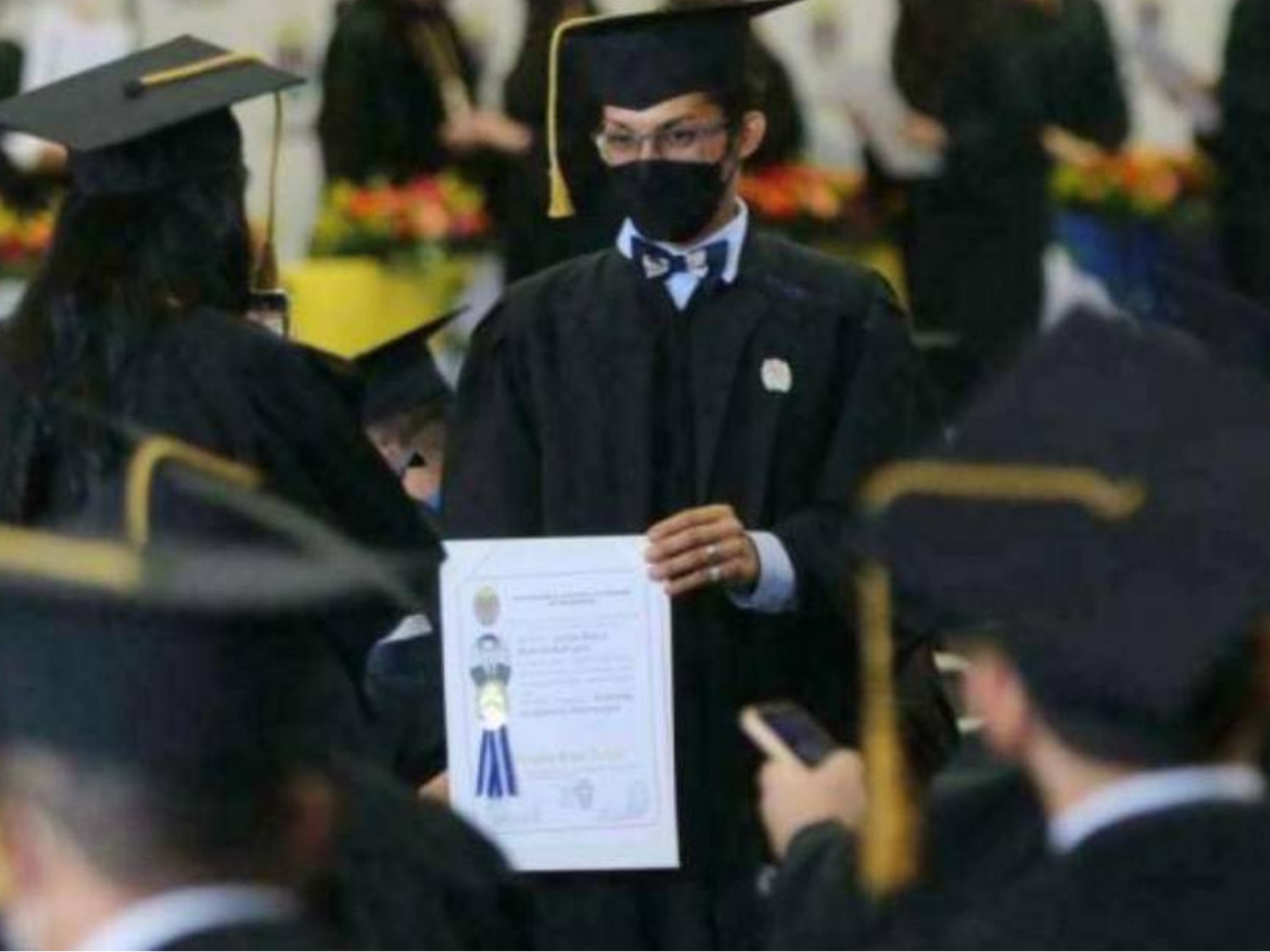 Entre los requisitos más costosos están los derechos de graduación, según la UNAH.