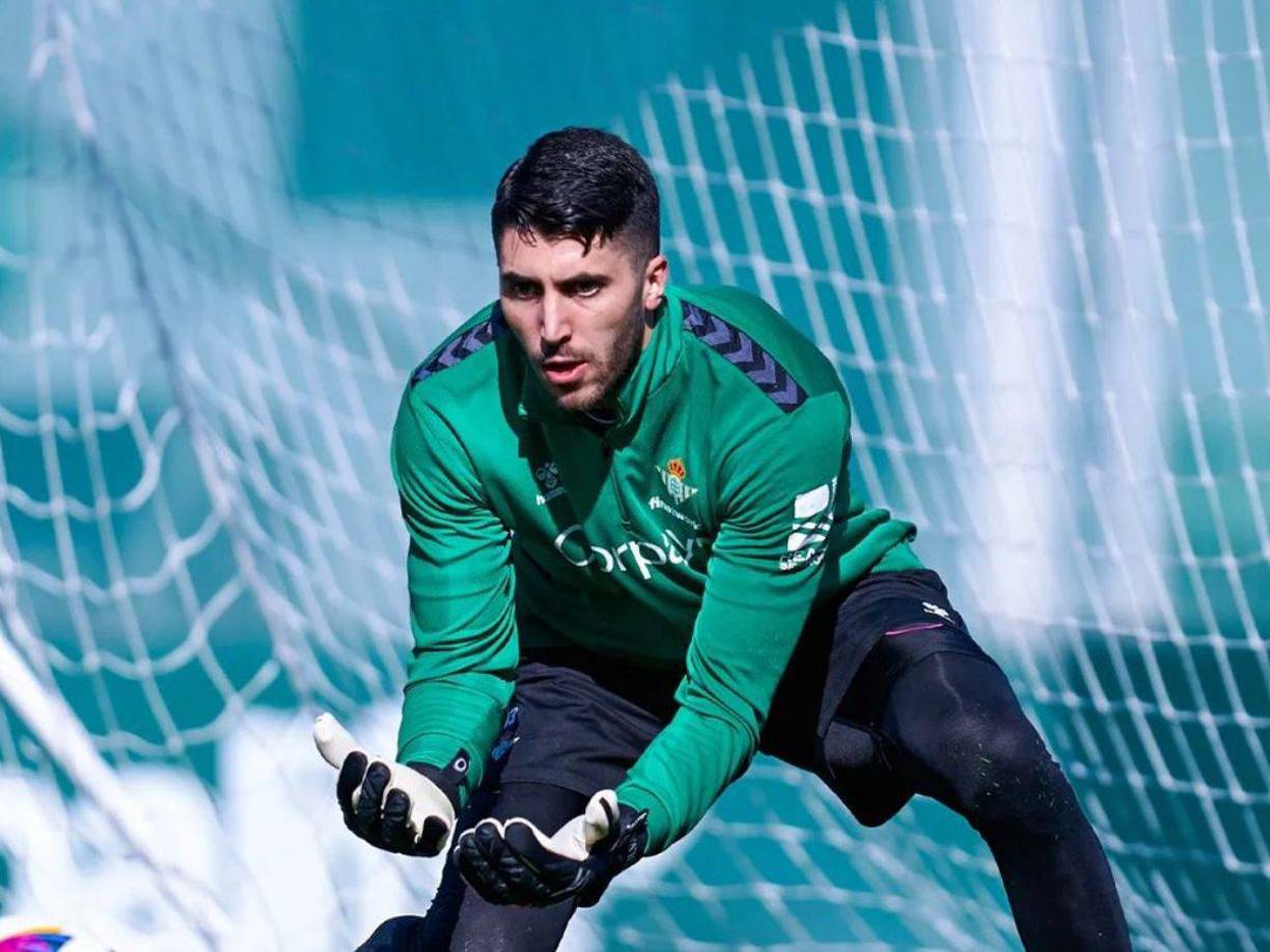 El portero portugués Rui Silva dejó entrever su salida del Betis y podría volver a su país: “Me encantaría volver a Portugal, si es posible por la puerta grande. Tengo la ambición y el sueño de poder representar a un gran club en Portugal. Es mi sueño desde niño”, señaló.