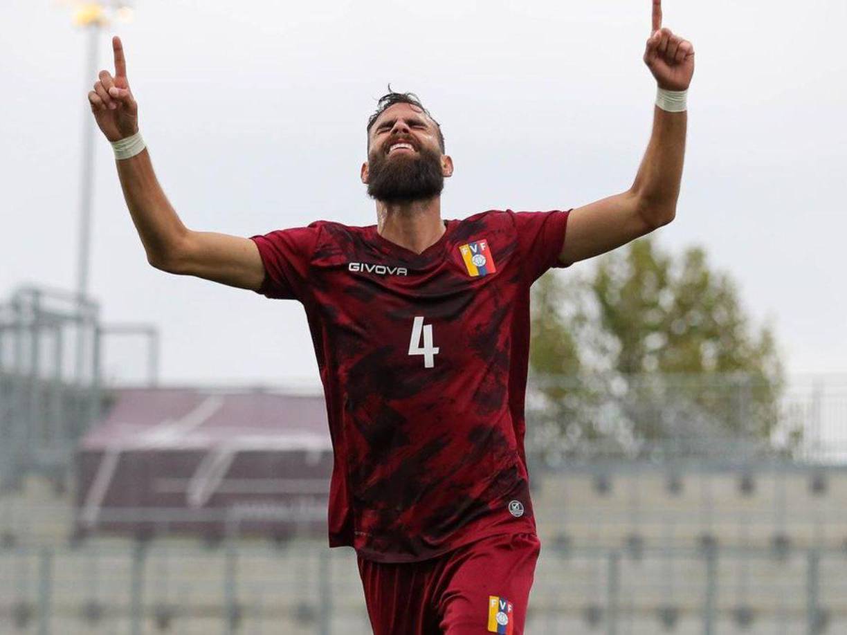  De acuerdo a reportes de la prensa local, el padre de Jhon Chancellor permanece retenido y sin comunicación.