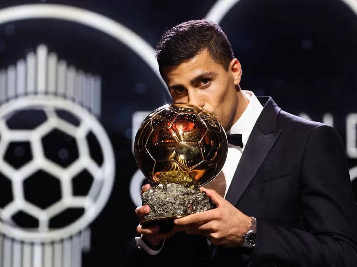 Rodri, mediocampista del Manchester City, se quedó de manera sorpresiva con el Balón de Oro 2024 ya que muchos creían que se lo llevaba Vinicius. Pero el español ya no podrá repetirlo el próximo año.