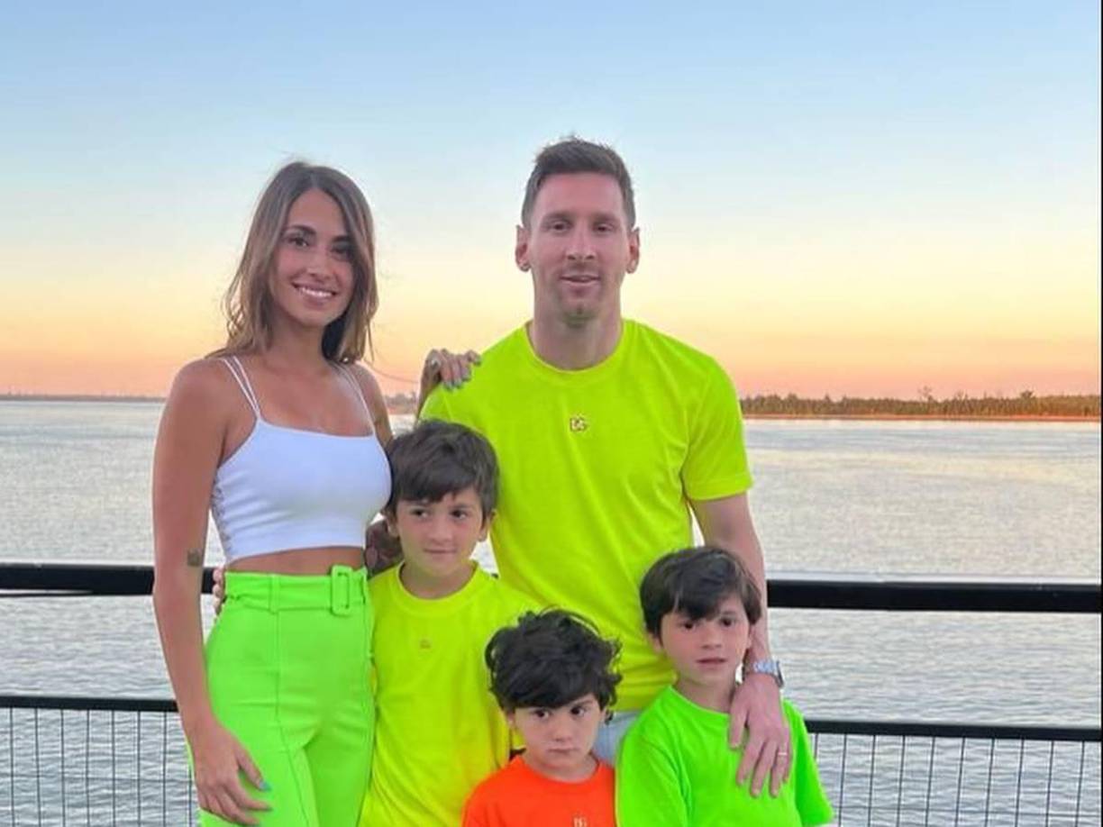 “ El delantero argentino, con negocios en la zona, pretende volver junto a su familia el próximo año a Barcelona”, señala la prensa argentina.