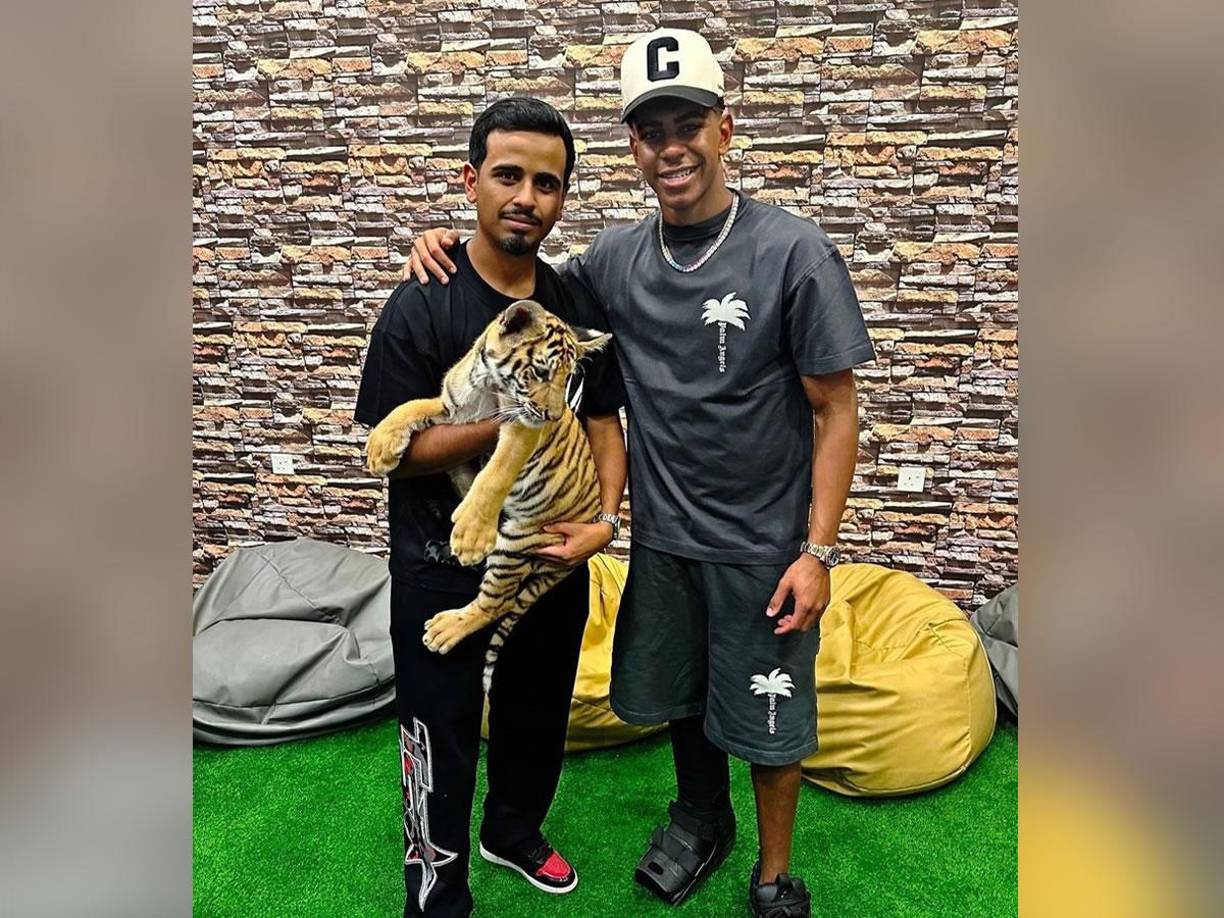 El joven delantero azulgrana ha estado en contacto con crías de tigre, águilas, serpientes, osos, monos... entre