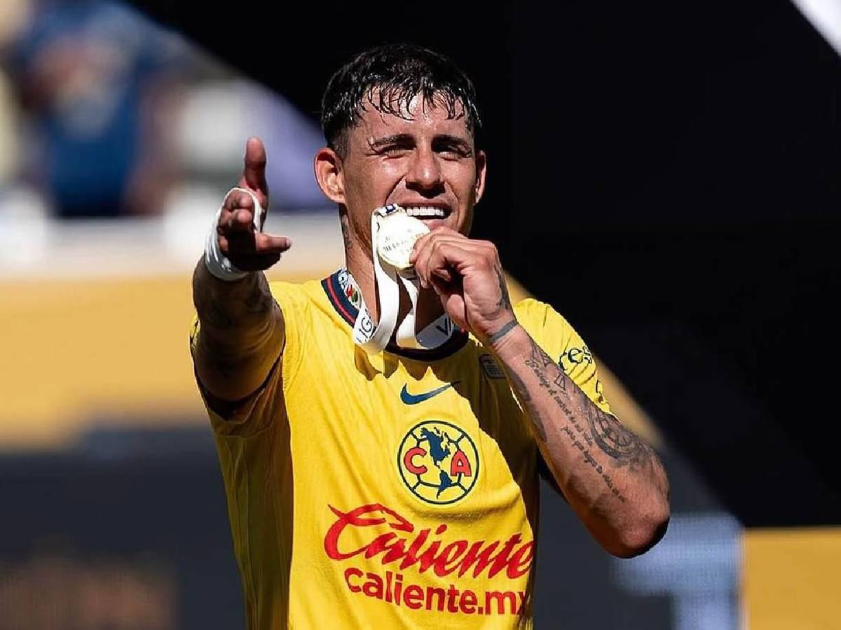 Por otro lado, el fichaje del ‘Chicote a las águilas estuvo marcada por la polémica, ya que arribó luego de haber sido separado de Chivas por indisciplinas, siendo cuestionado por el rendimiento que pudiera llegar a tener en la institución azulcrema y llegar del acérrimo rival.