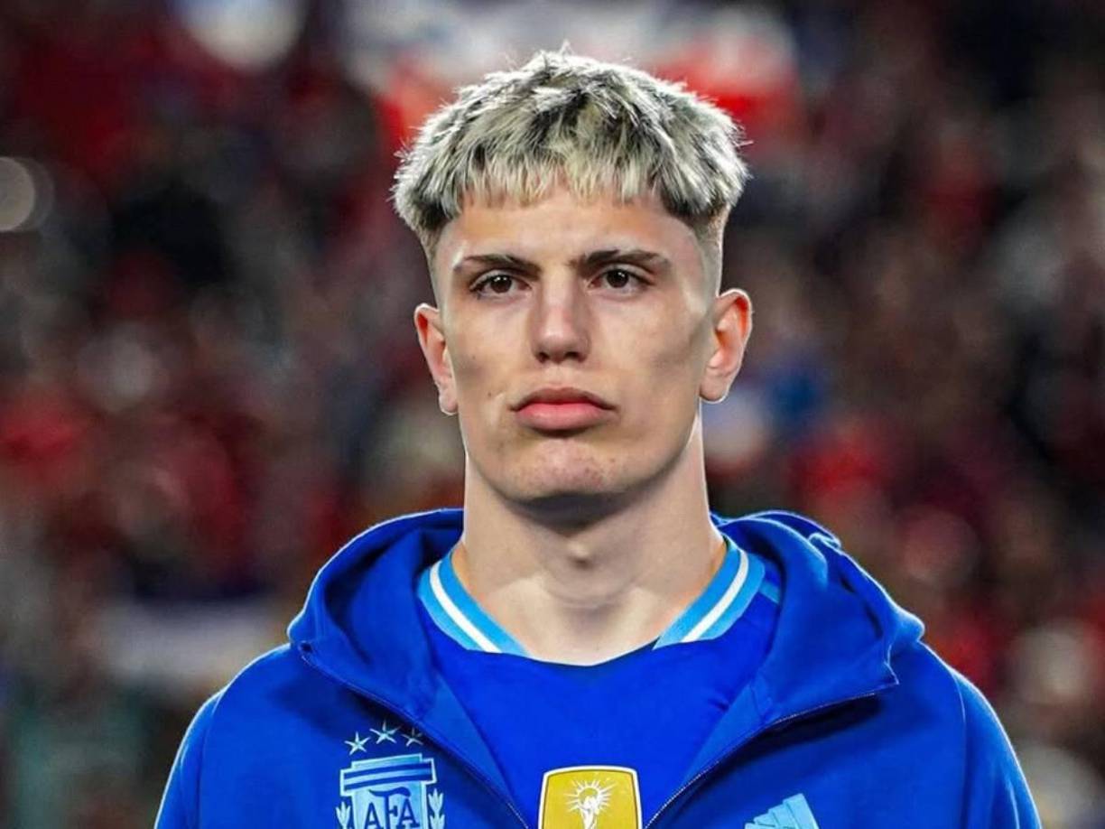 El Chelsea se puso en contacto directo con el Manchester United para pedirle condiciones ya que desean fichar al extremo argentino Alejandro Garnacho. 