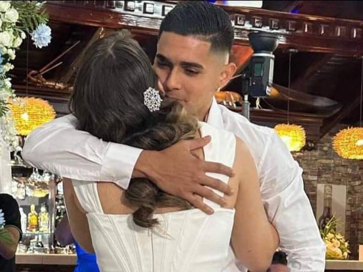 Luis Palma firmó el mejor contrato de su vida, estampó su firma en los documentos que lo acreditan como el esposo de Annie Córdova.