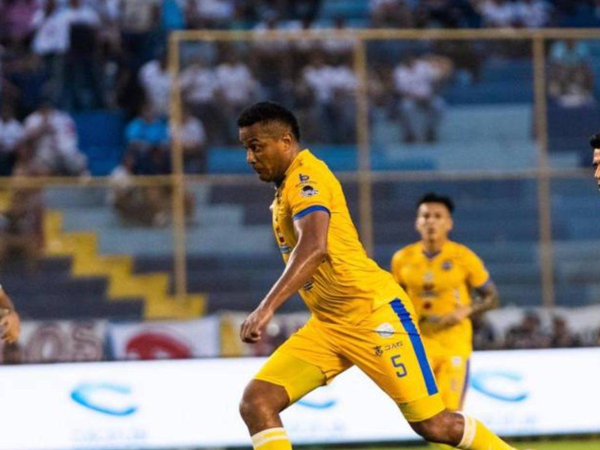 Real Sociedad está cerrando el fichaje de Ever Alvarado, zaguero central que fue dado de baja por el Municipal Limeño de El Salvador.