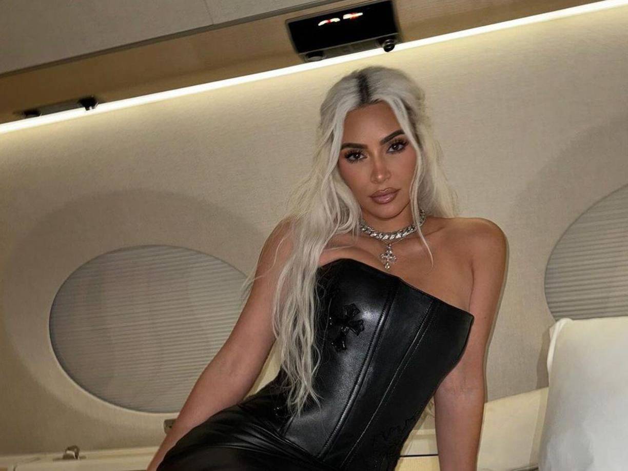 “Es muy divertido porque mis hijos tratan de convencerme diciéndome ‘ya estamos preparados’ y yo no. Ellos son muy particulares. Llegan a casa y hacen listas”, aclaró la linda Kim Kardashian. 