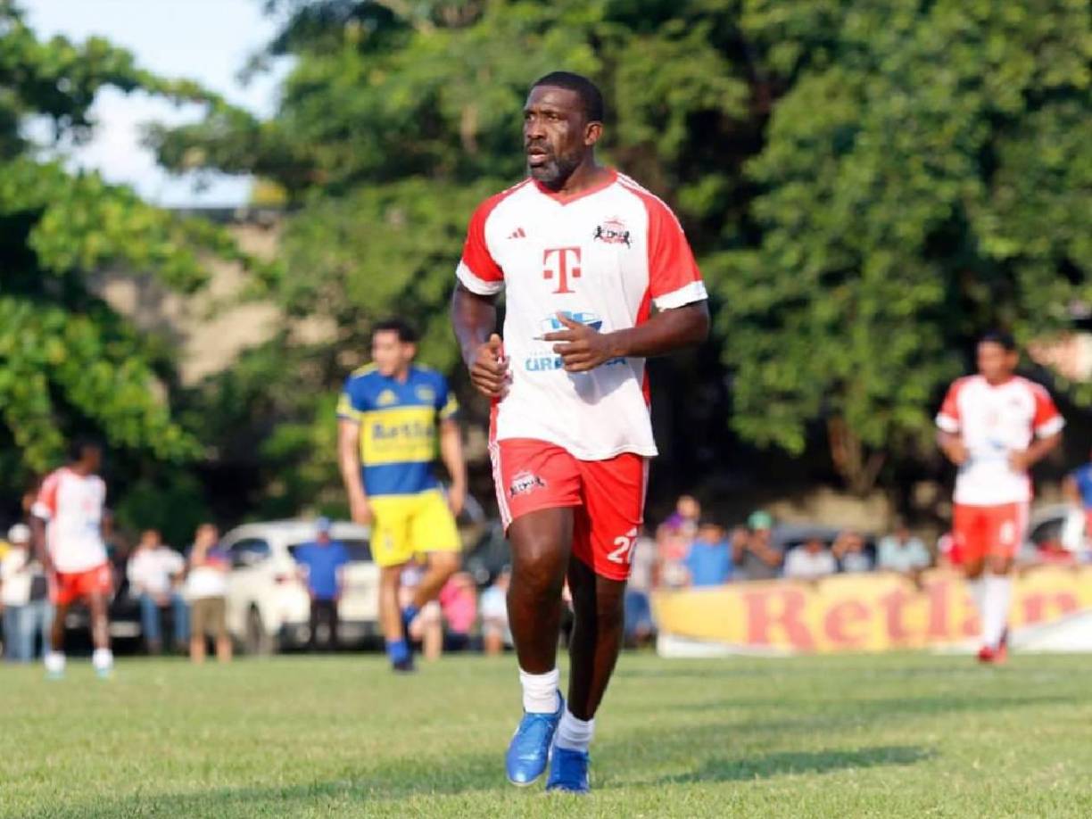 Hendry Thomas decidió fichar por el Bayer FC de la Liga Veteranos de San Pedro Sula.