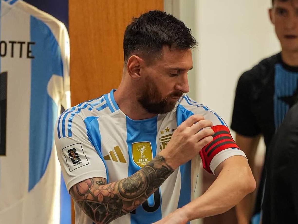 Messi, pese a estar nominado en el Premio The Best, no entró en el 11 ideal.