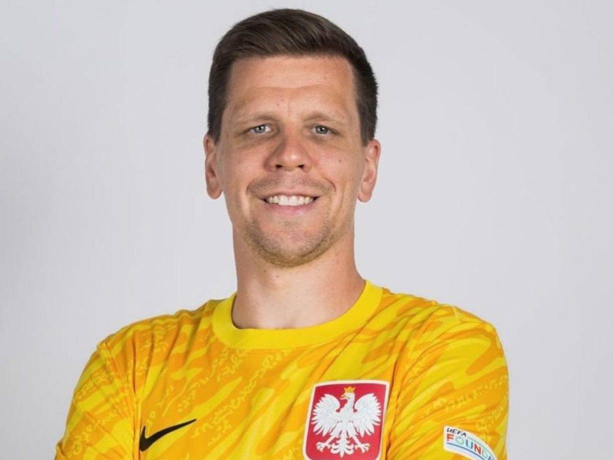 Luego de apenas algunas horas de consumada la lamentable lesión de Marc André ter Stegen, el Barcelona logró dar con el reemplazante. Se trata de Wojciech Szczesny, polaco de 34 años de edad.