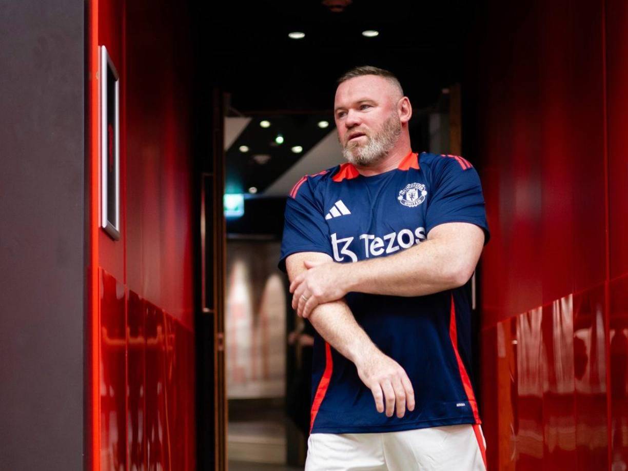 Wayne Rooney ha generado diversos comentarios en las redes sociales por su increíble cambio físico.