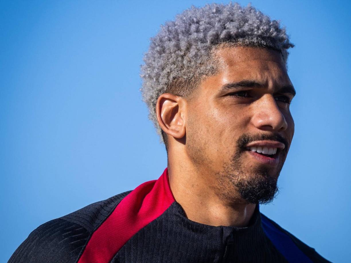 Ronald Federico Araújo: Para sorpresa de muchos, el defensor uruguayo es otro de los que Barcelona medita vender para inscribir a Dani Olmo.