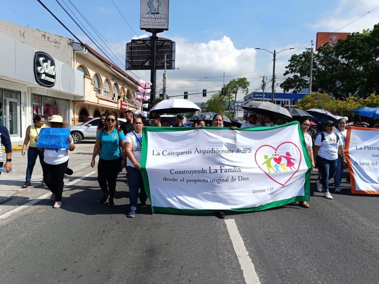 En otras ciudades del país también se desarrollaron marchas similares.