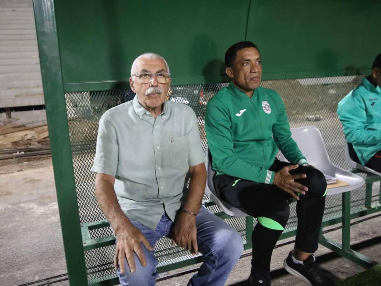 Manuel Keosseián volvió a pisar el estadio Nacional Chelato Uclés como entrenador del Marathón.