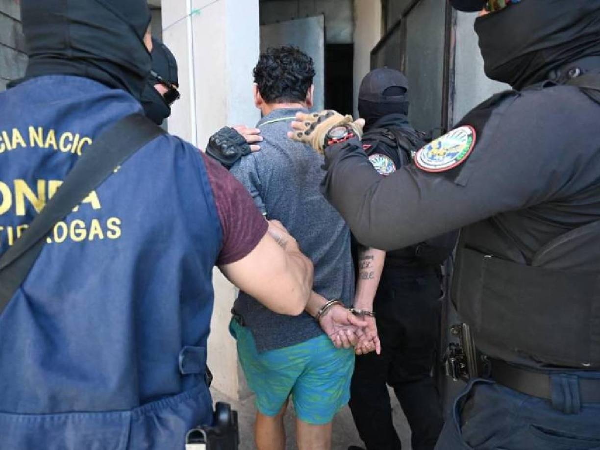 Sobre la golpiza que la Policía Militar dio a varios reos, el abogado Carlos Chajtur dijo que “esta situación se dio porque la Policía Militar, por instrucciones de Ramiro Muñoz, director de la Policía Militar y del Instituto Nacional Penitenciario, gaseó el módulo de segregación”.