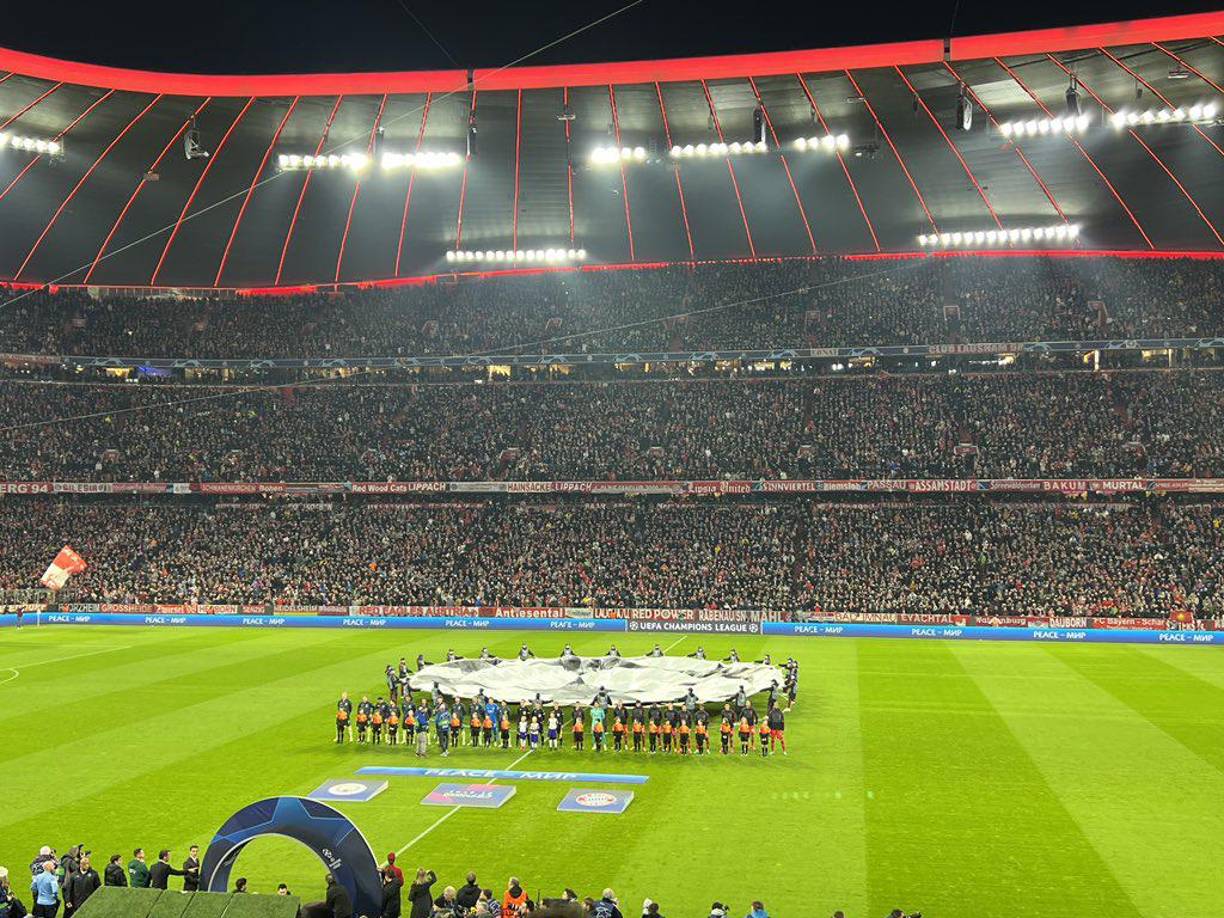 Manchester City eliminó este miércoles al Bayern de Múnich en cuartos de Liga de Campeones, tras empatar 1-1 en el Allianz Arena (3-0 en la ida). El estadio del cuadro alemán lució sus mejores galas.