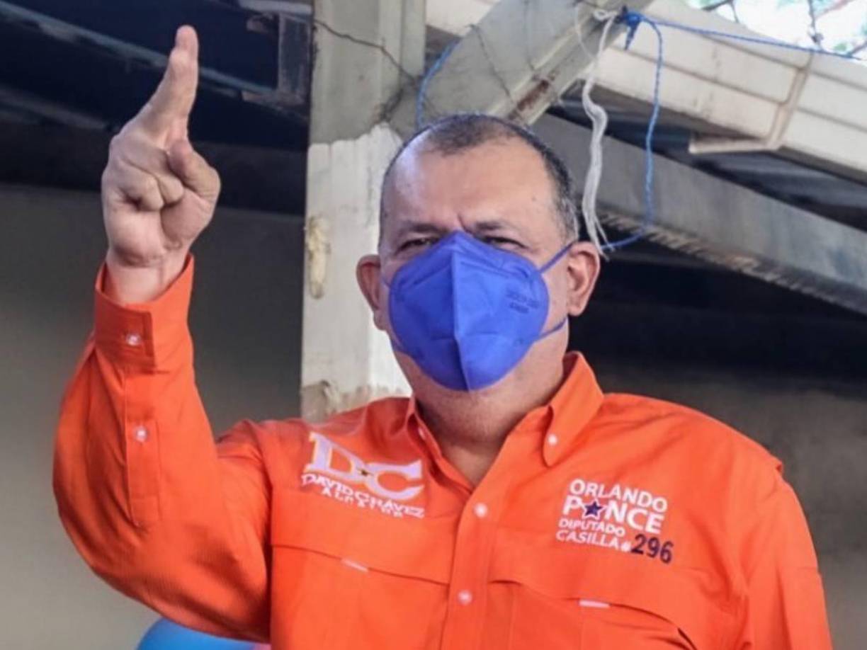 “Yo tengo información de los chat que tiene este movimiento de Nasralla y es una vergüenza, se la tiran de ricachos y no ponen nada. Rashid no pone nada y le dice a Salvador Nasralla que el apoyo de él es en las redes sociales”, fueron otros de los dardos de Orlando Ponce.