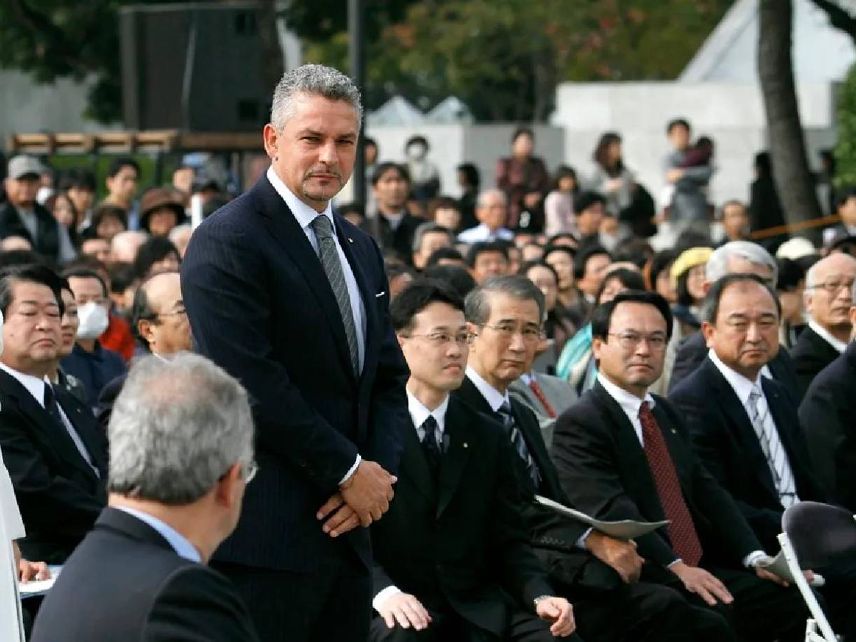 “En primer lugar, mi familia y yo queremos agradecer a todos por el gran cariño que hemos recibido. De verdad, gracias”, comenzó declarando Baggio a través de su amigo y representante Vittorio Petrone.