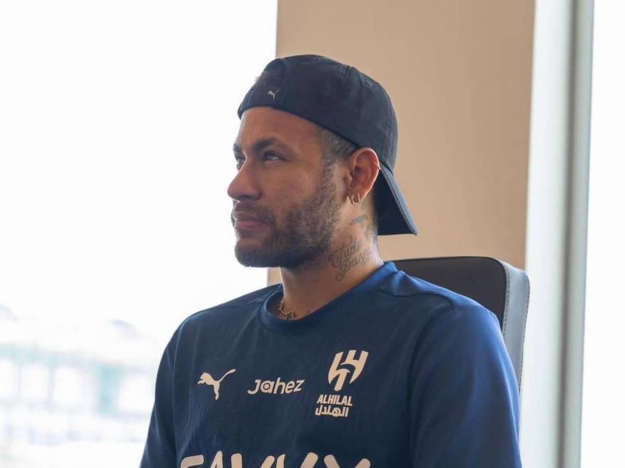 ”¡Bienvenido, ‘menino’ Ney! Ven y vuelve a ser feliz con el manto sagrado. La nación Santos te espera con los brazos abiertos”, ha anunciado el presidente del Santos. Neymar firmará por seis meses con el equipo en el que se formó.