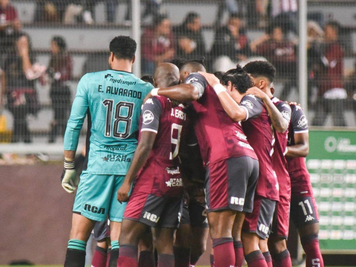 Saprissa quedó fuera de la Copa Centroamericana tras ser goleado 3- ante Antigua y esto dice la prensa sobre la eliminación. Olimpia se llevó unos cuantos dardos.