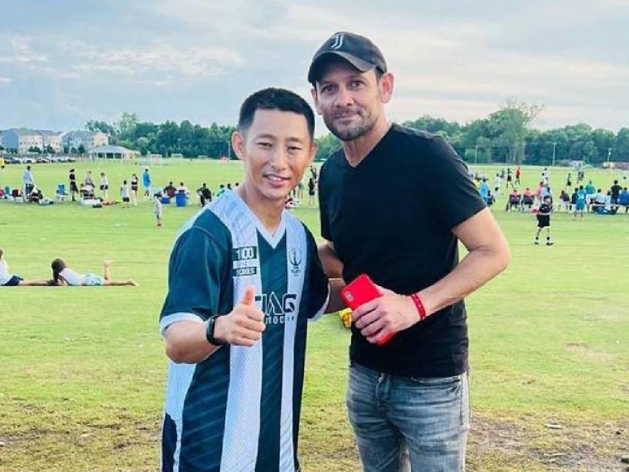 Al “Flaco” siempre se le mira en los partidos de las leyendas y apoyando nobles causas.