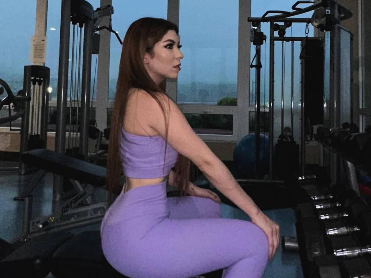 Ha negado en muchas ocasiones que se sometió a cirugías estéticas, todo es base a un buen entrenamiento y sana alimentación.