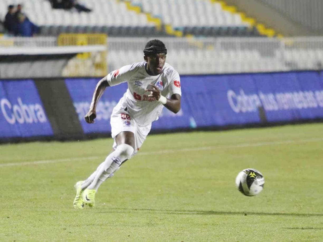 Alberth Elis demostró buen toque con el balón y su velocidad irá mejorando con el pasar de los partidos.
